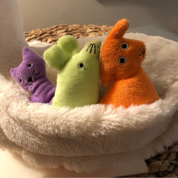 Nursery Verse Goose with 6 Baby Noisemaker Soft Toys North American Bear Co. EUC - Picture 3 of 16